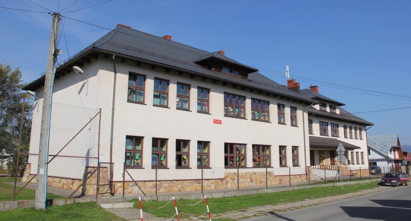 Nowa rola budynku szkoły w Krempachach - umowa podpisana