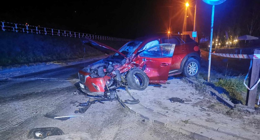 Nocne zderzenie trzech samochodów 
