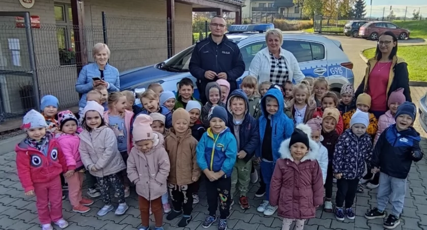 Dzielnicowy odwiedził Zespół Szkolno-Przedszkolny w Kluszkowcach