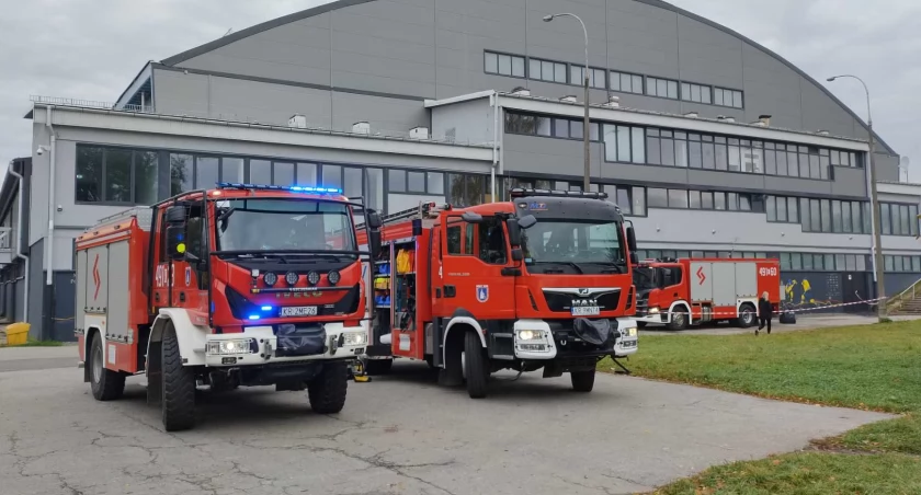 Akcja strażacka na lodowisku