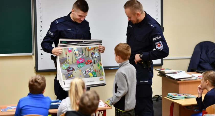 Policjanci z w Bukowiny Tatrzańskiej odwiedzają szkoły