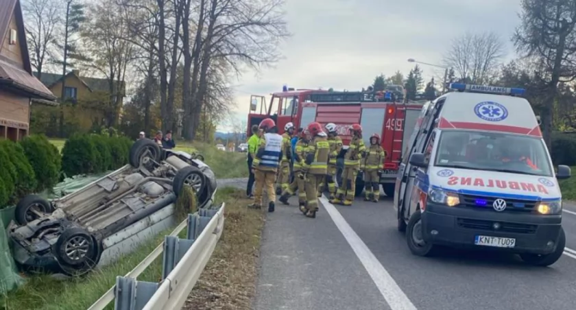 Groźne dachowanie w Spytkowicach
