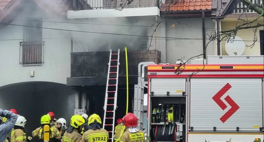 Groźny pożar budynku mieszkalnego