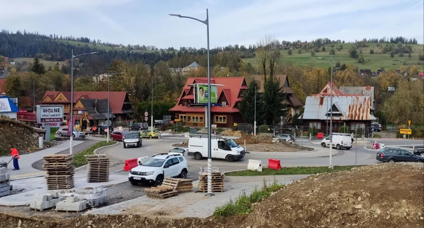 Zakopane - układanie ostatniej warstwy asfaltu