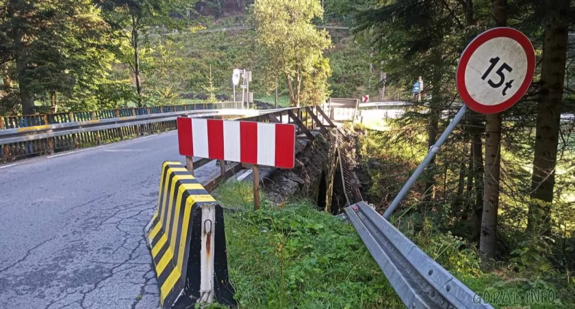 Zamknięcie mostu w Ochotnicy Górnej