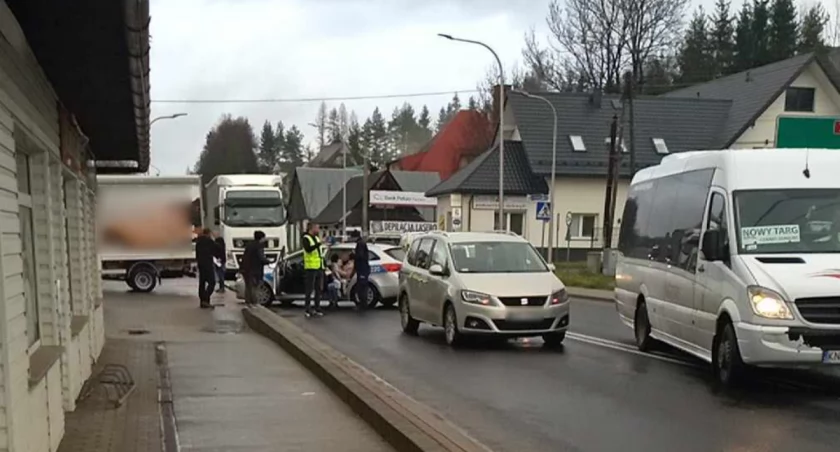  Wjechał w nią TIR przed przejściem dla pieszych