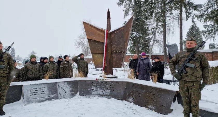 Odsłonięto odbudowany Pomnik Katyński na cmentarzu w Nowym Targu