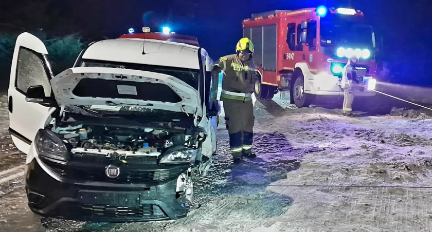 Z niewiadomych przyczyn uderzył w słup