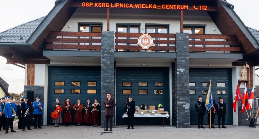 Poświęcenie, otwarcie i przekazanie nowej remizy dla OSP Lipnica Wielka - Centrum