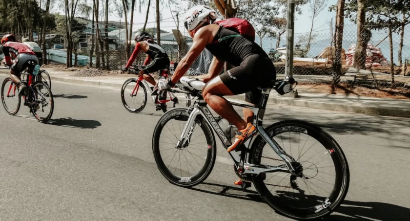 Jak utrzymać motywację do treningów triathlonowych przez cały rok?