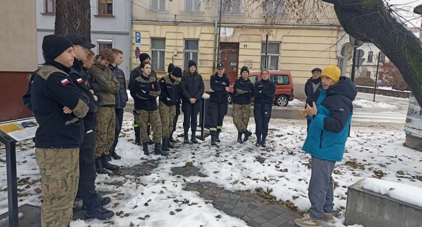 Kadeci w Nowym Sączu – z Dariuszem Popielą o eksterminacji Żydów