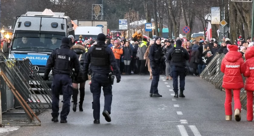  Policja przypomina o zasadach bezpieczeństwa w związku z Pucharem Świata w Skokach Narciarskich