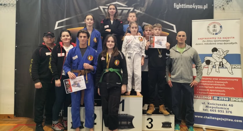 Zawodnicy z sekcji Jiu-Jitsu EdArt z medalami w Niepołomicach