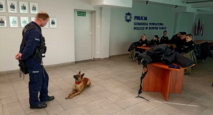 Kadeci na policji, czyli pies i jego  przewodnik