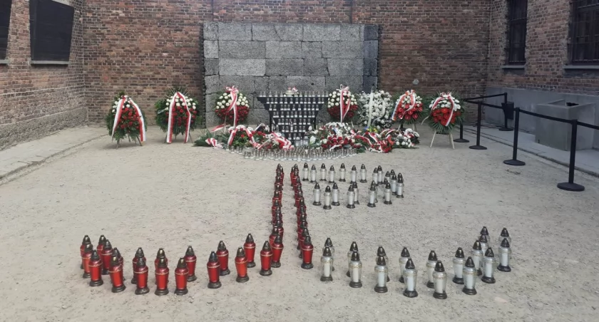 Narodowe Przymierze Polaków w obronie prawdy historycznej z protestem otwartym do prezydenta RP
