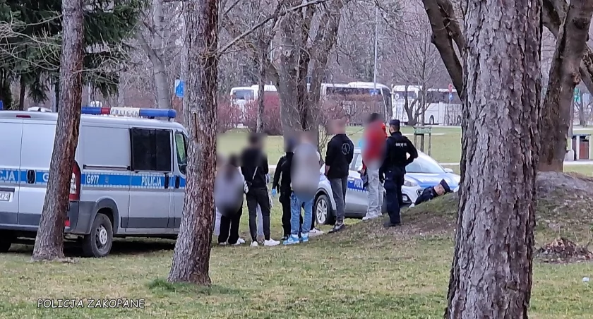 Nastolatkowie w wieku od 14 do 17 lat spożywali alkohol - interweniowała policja