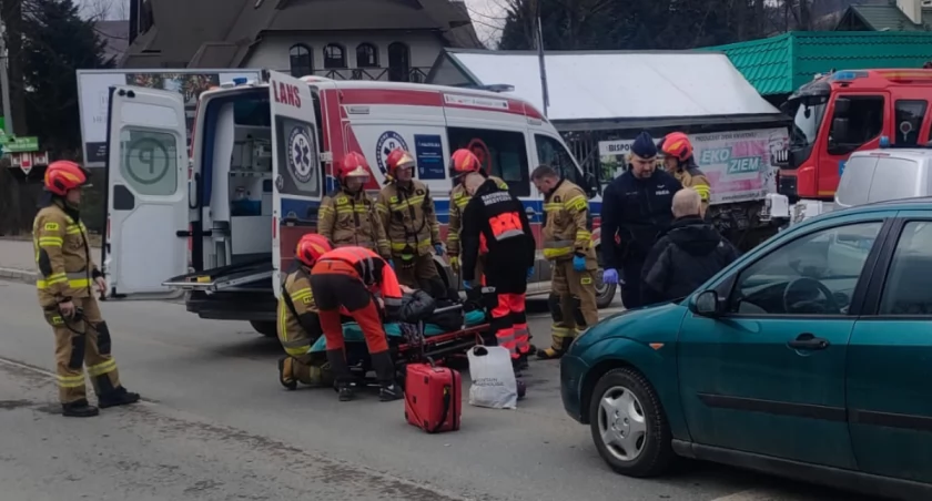 Starsza kobieta potrącona na pasach