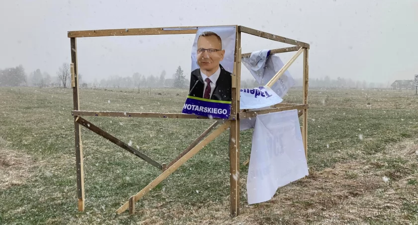 Kto dewastuje plakaty wyborcze Tadeusza Rafacza?