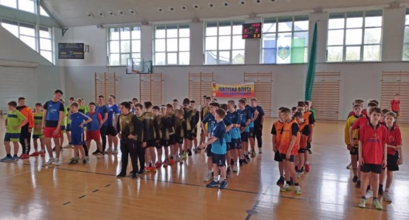 Rozegrano Powiatowe Igrzyska Dzieci w mini - piłce ręcznej chłopców