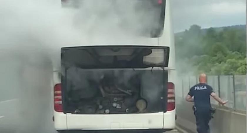 Tatrzański policjant gasił pożar autokaru