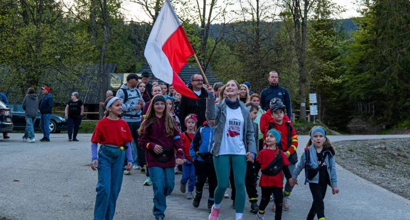 IV Sztafetowy Marsz z Flagą Nocny Bieg Mików