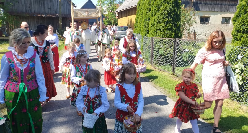 Góralskie Boże Ciało na Podhalu - procesja w Podczerwonem