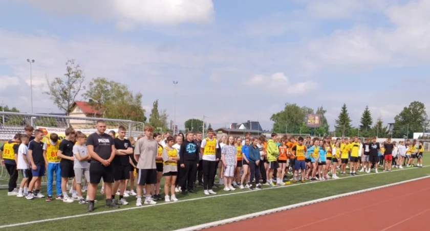 Igrzyska Młodzieży Szkolnej  Powiatu  Nowotarskiego  – Szkolna  Drużynowa  Liga  La  dziewcząt  i  chłopców 