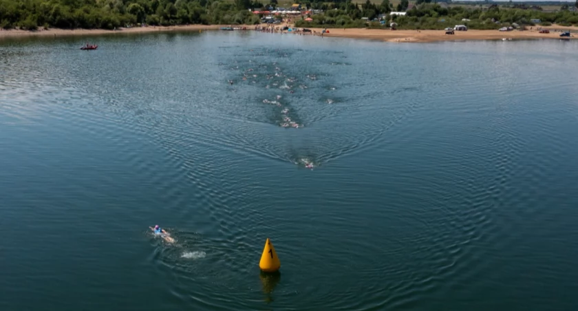 Triathloniści na start