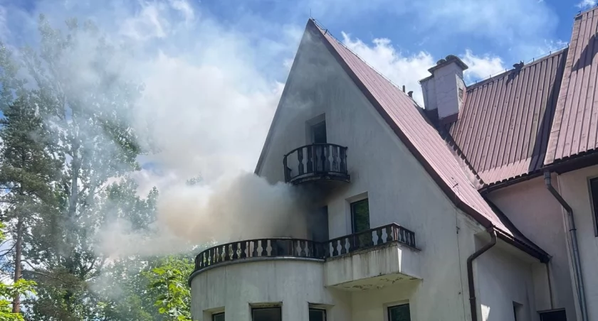 Pożar w niezamieszkałym budynku - jedna osoba poszkodowana