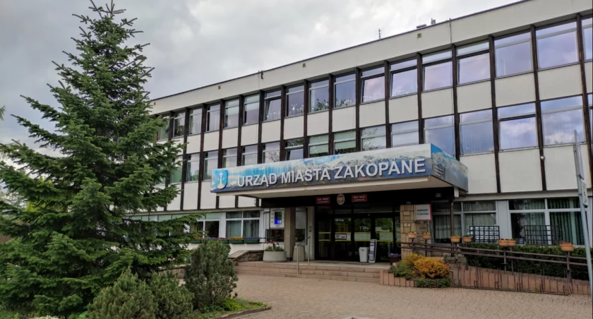 Burmistrz Miasta Zakopane ogłasza konkursy w celu wyłonienia kandydatów na stanowiska dyrektorów szkół i przedszkola