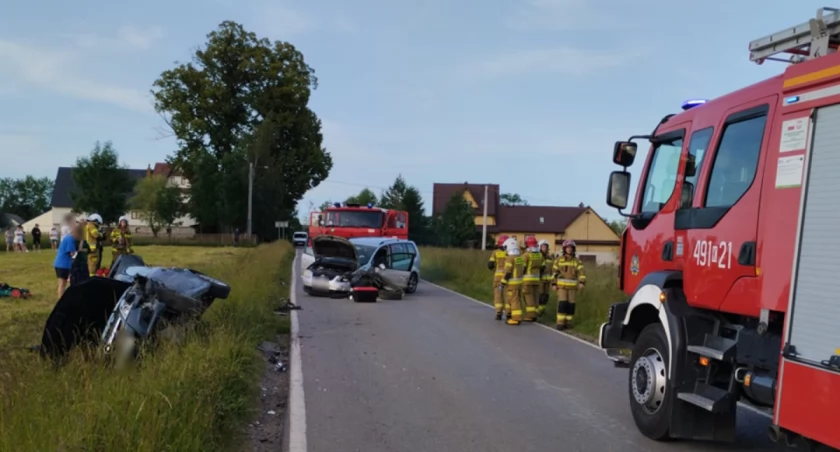 Zderzenie w Czerwiennem - dwie osoby zabrane do szpitala