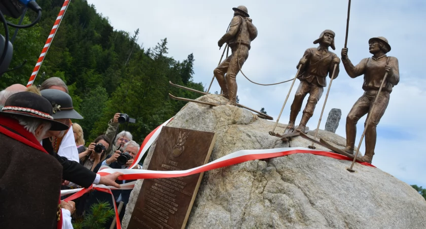 Pomnik Kurierów Tatrzańskich w Kuźnicach odsłonięty 
