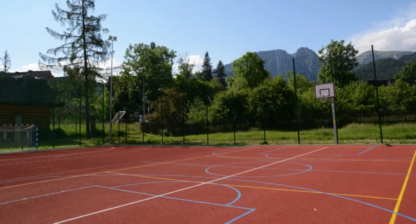 Otwarte boiska i place zabaw w wakacje 2024 w Zakopanem