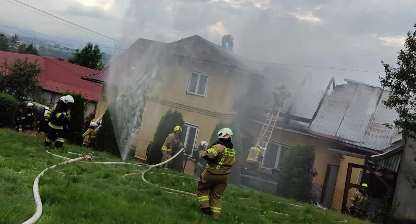 Pożary po uderzeniu piorunów