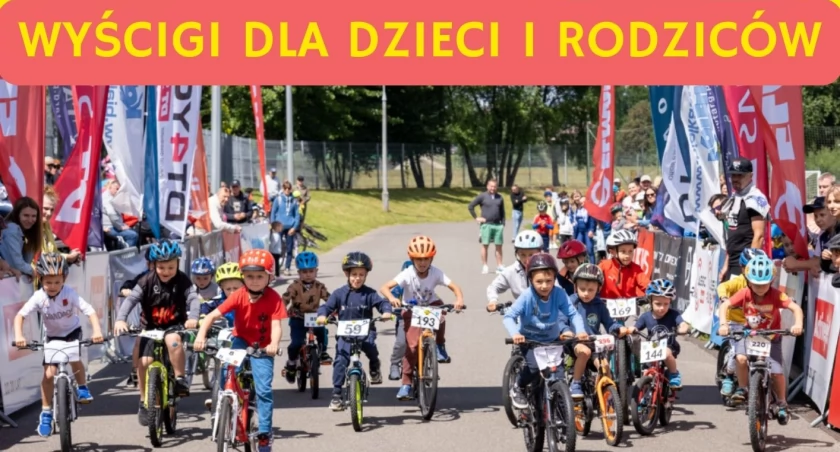 Rodziny na piknik sportowy i zawody rowerowe dzieci