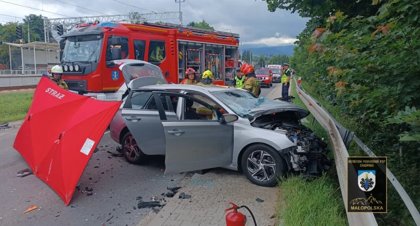 Zderzenie samochodu osobowego ze śmieciarką