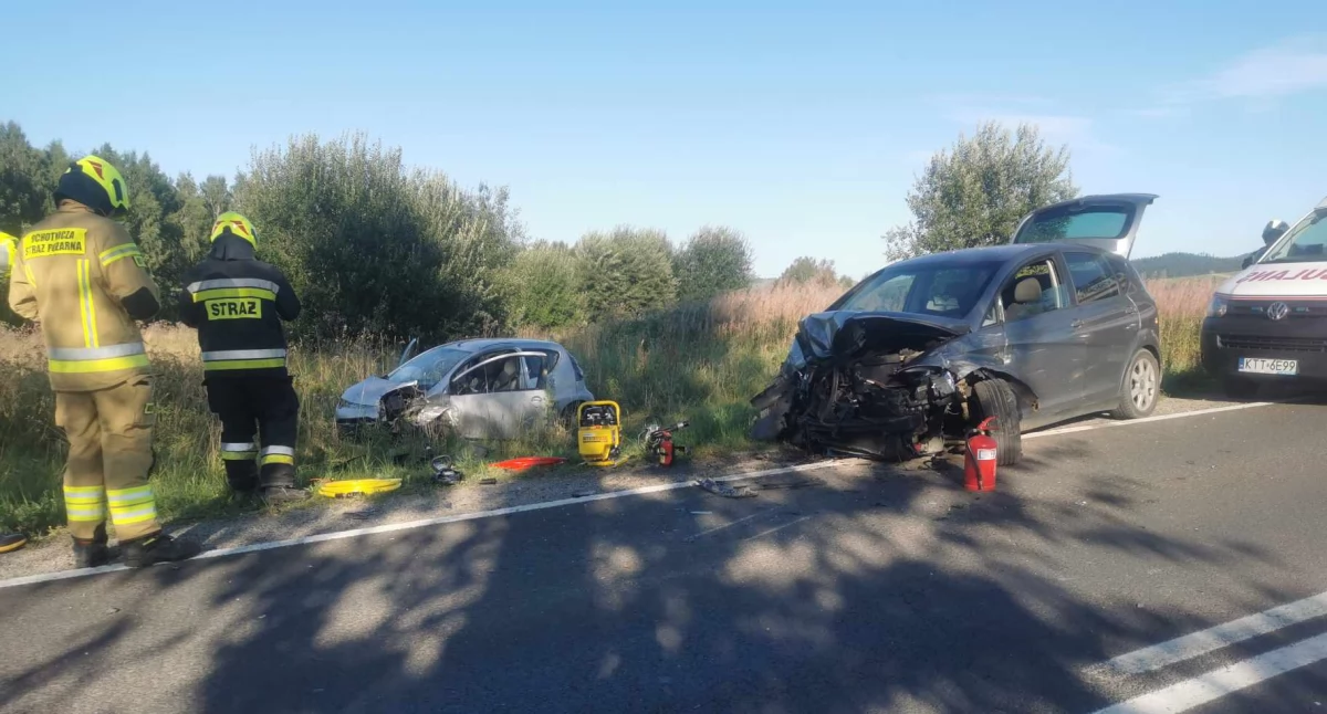Groźne zderzenie 3 samochodów na prostym odcinku drogi w Białce Tatrzańskiej