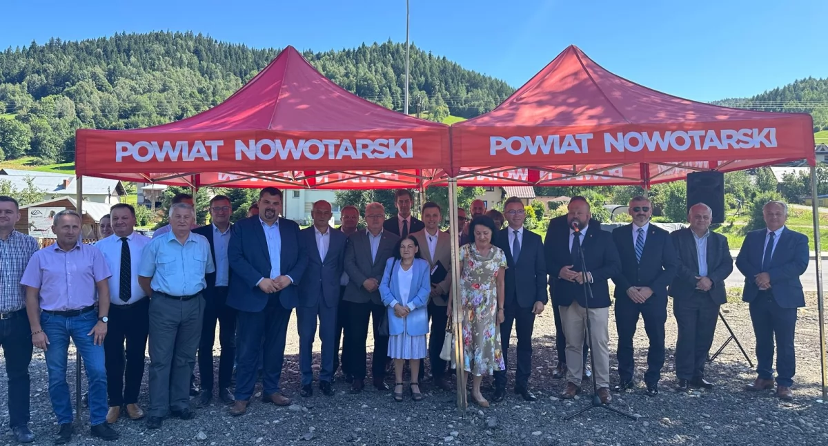 Uroczyste otwarcie wyremontowanej drogi powiatowej z Harklowej do Tylmanowej