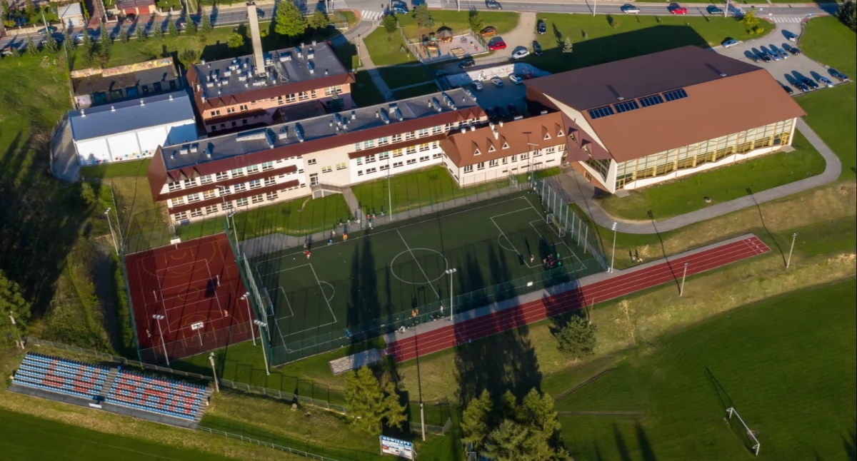 Gmina Czorsztyn z dofinansowaniem na modernizację Orlika w Maniowach