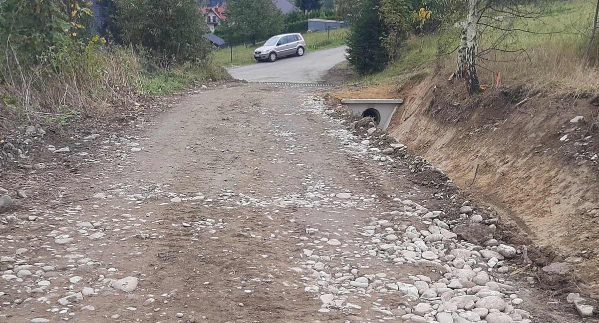 Droga „Pod Lysc” w Krośnicy przechodzi modernizację