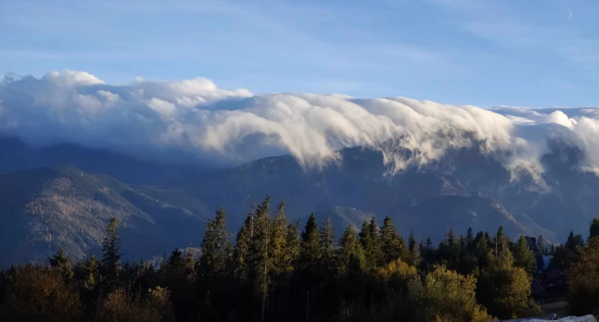 Wał fenowy nad Tatrami zwiastunem halnego 