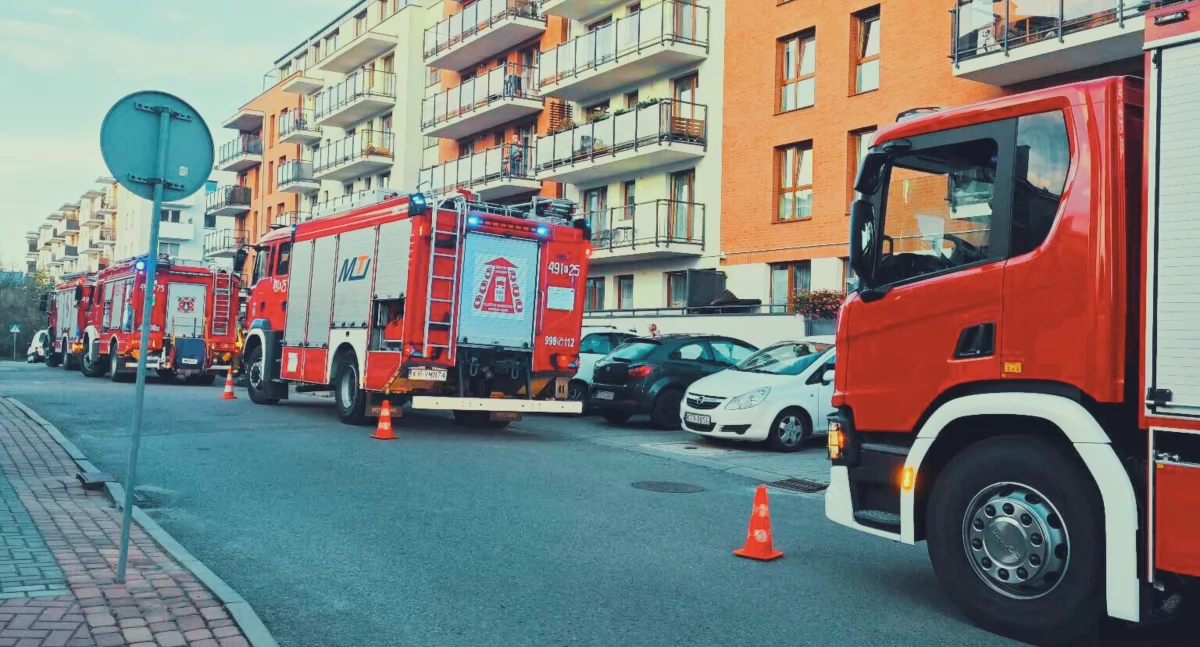 Dziecko z podejrzeniem zatrucia zabrane do szpitala - wyciek substancji chemicznej w jednym z bloków na Polanie Szaflarskiej