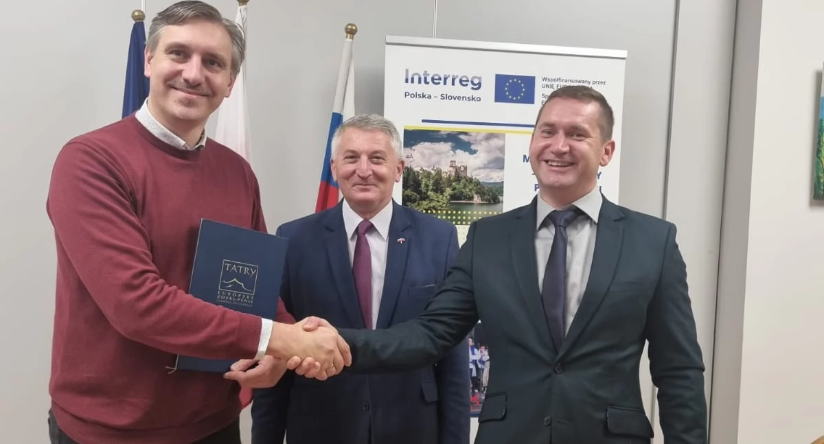 Nowe place zabaw w Parku Cysterskim w Szaflarach dzięki współpracy transgranicznej