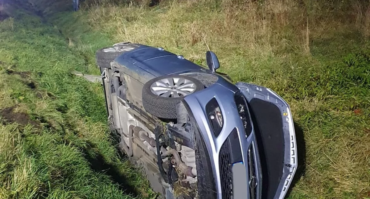 Trzy samochody zderzyły się w Jurgowie - dwie osoby zabrane do szpitala