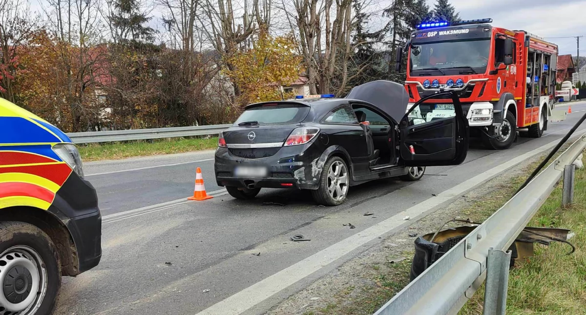 Dwie osoby poszkodowane po wymuszeniu pierwszeństwa w Waksmundzie