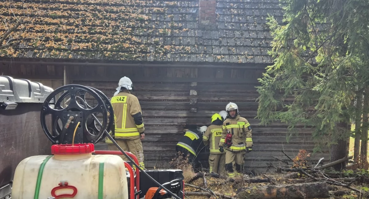 Pożar ściany w drewnianym budynku - krok od tragedii 