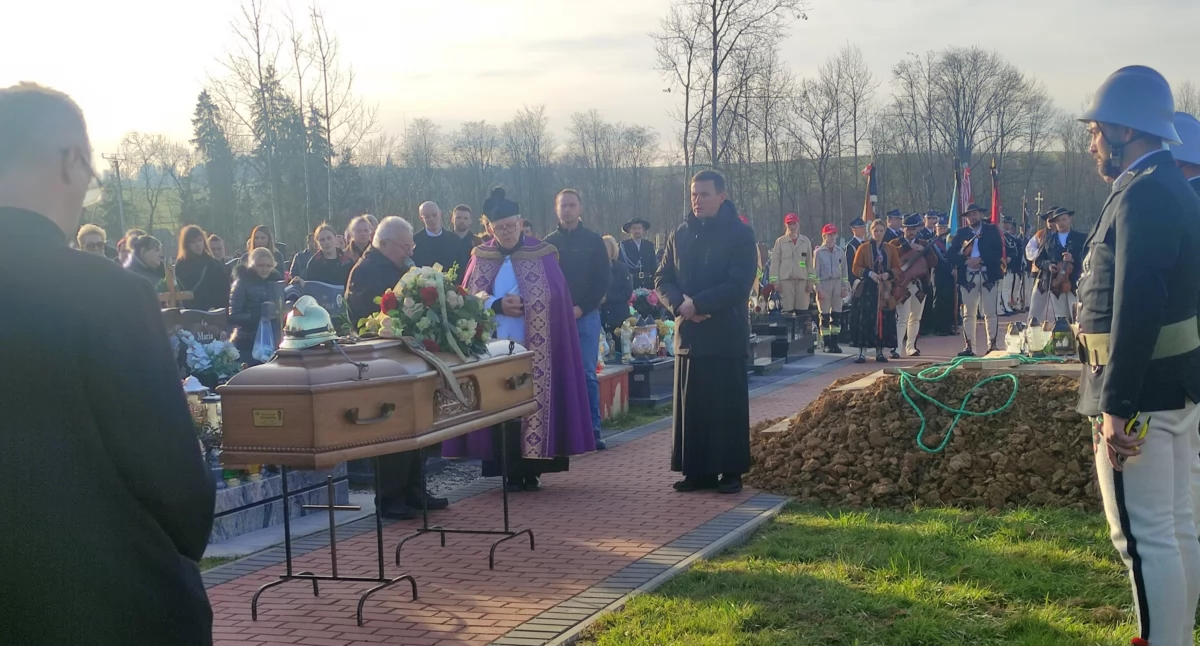 „Odszedł na wieczną służbę” - ostatnie pożegnanie Krzysztofa Staszla z Cichego 