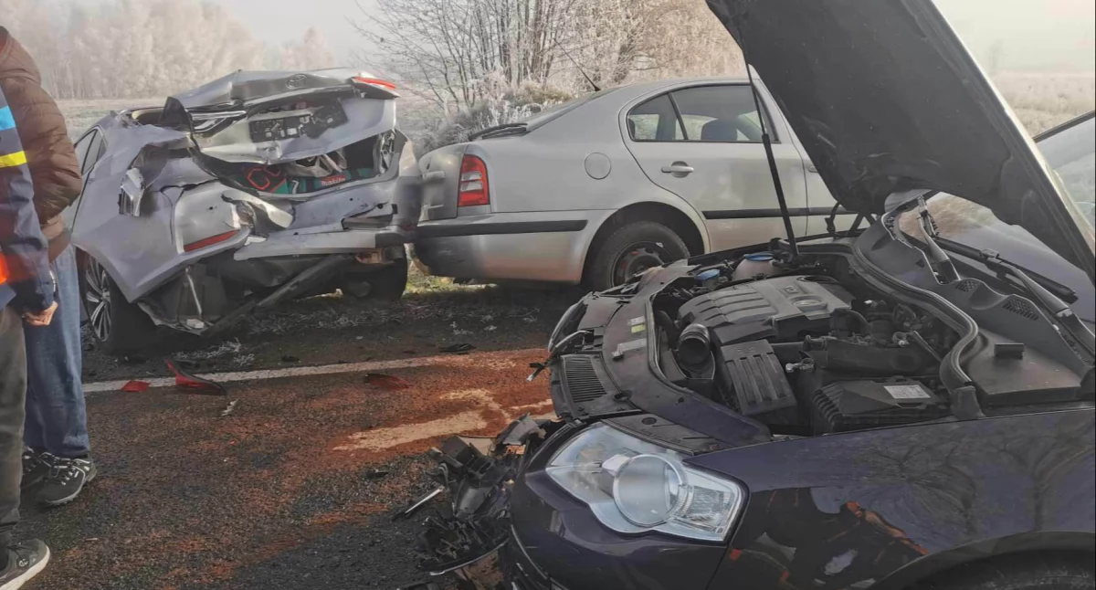 Karambol na krajówce – zderzyło się 11 pojazdów 