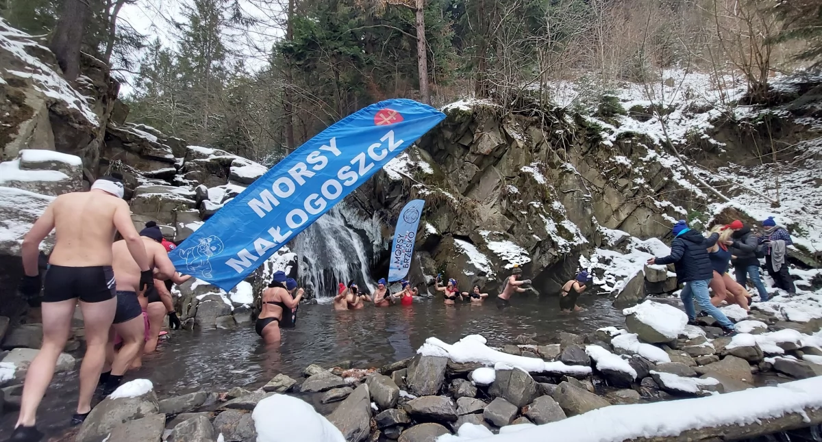 Pierwszy Zjazd Morsów w Szczawnicy – sukces na Wodospadzie Zaskalnik