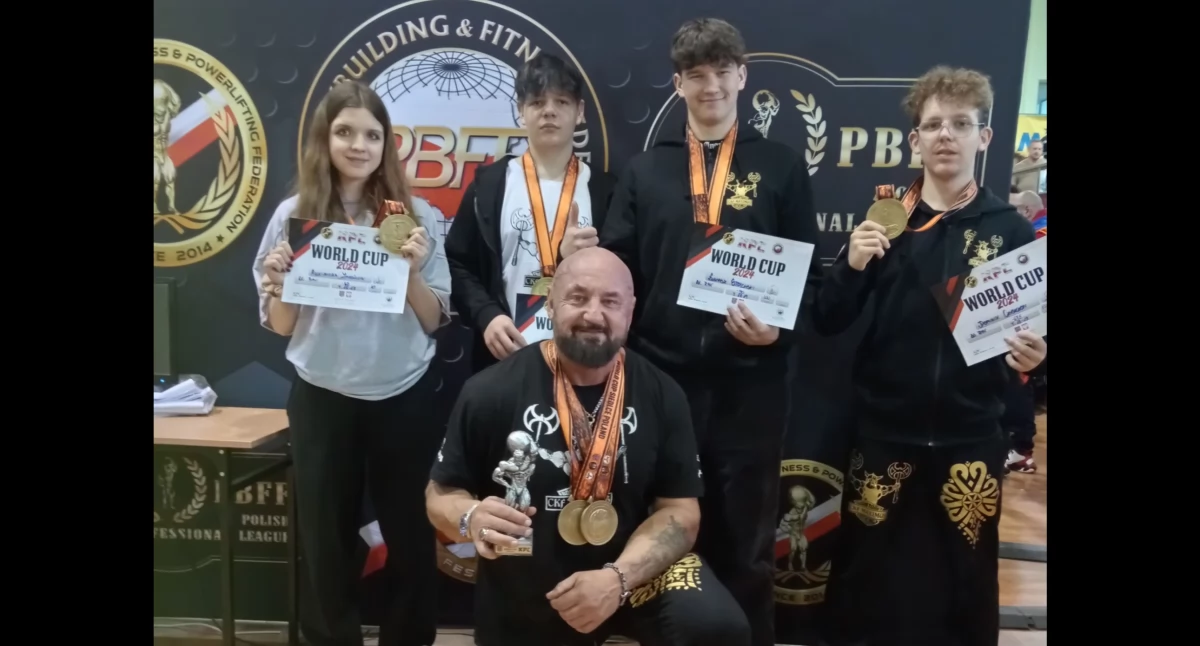 Kolejni zawodnicy z CKF Maximus z medalami podczas Pucharu Świata XPC w Trójboju Siłowym w Siedlcach